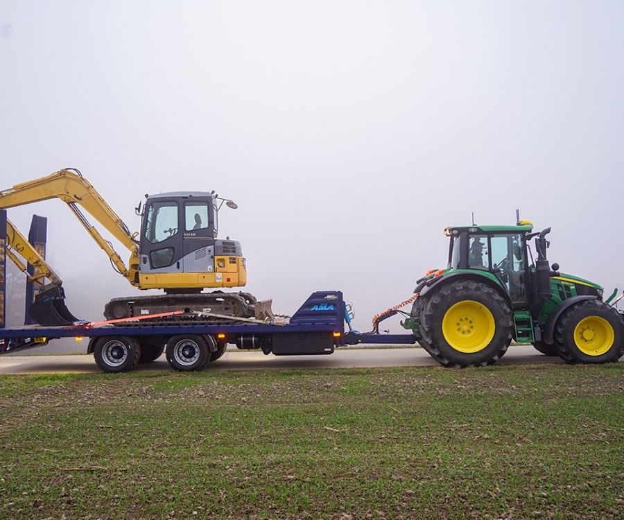 AMA-Tieflader zum Transport von Traktoren