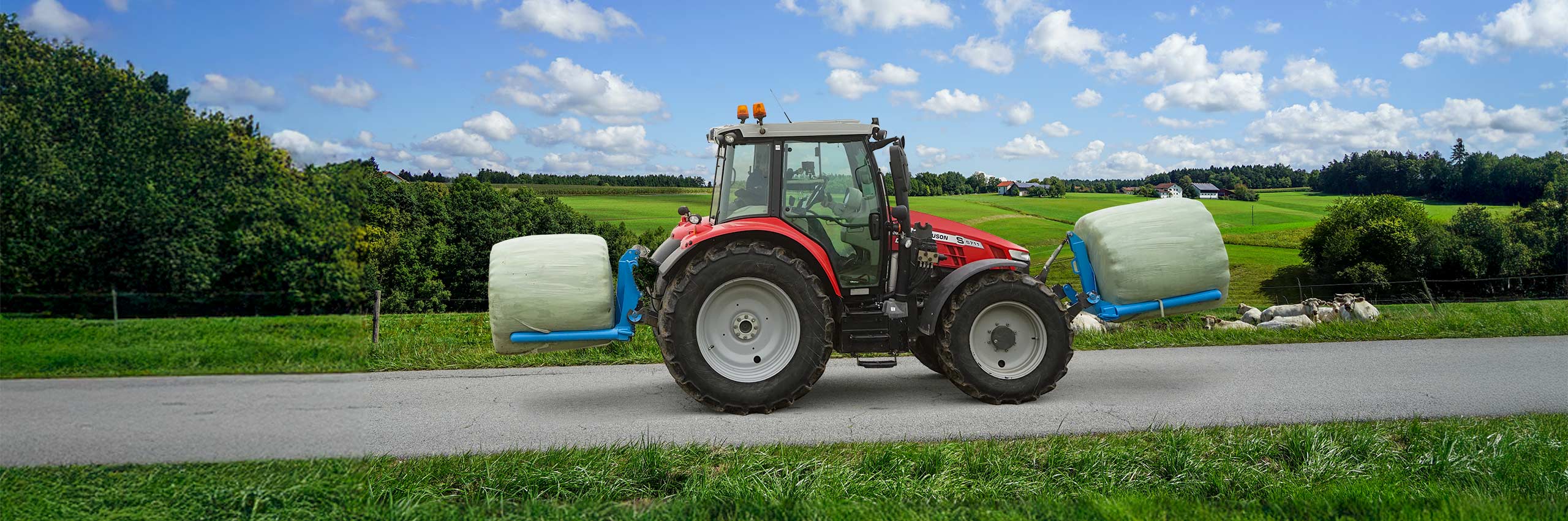 Traktor transportiert Heuballen auf Straße