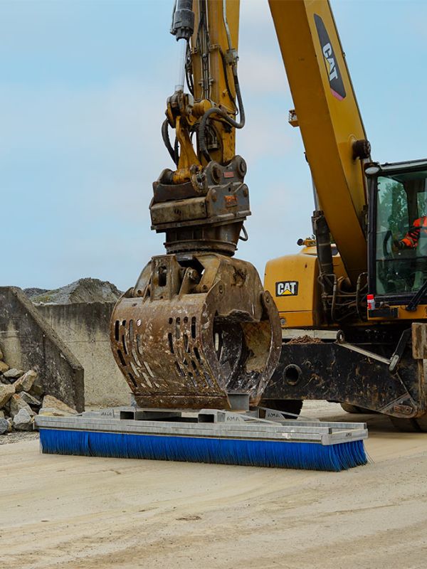 Schubkehrbesen für die Bauwirtschaft