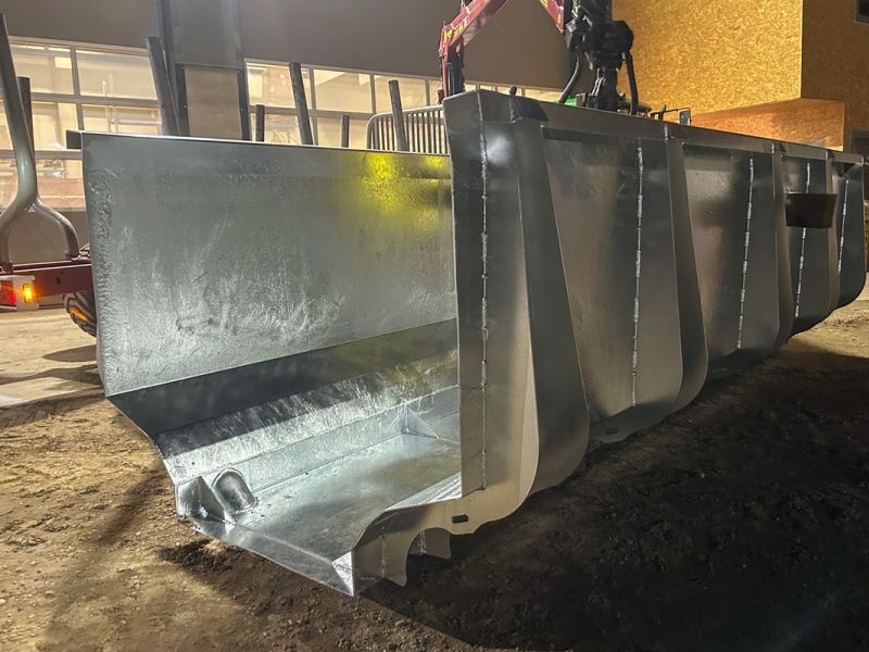 Verzinkte Blechwanne von AMA nach Maß individuell möglich