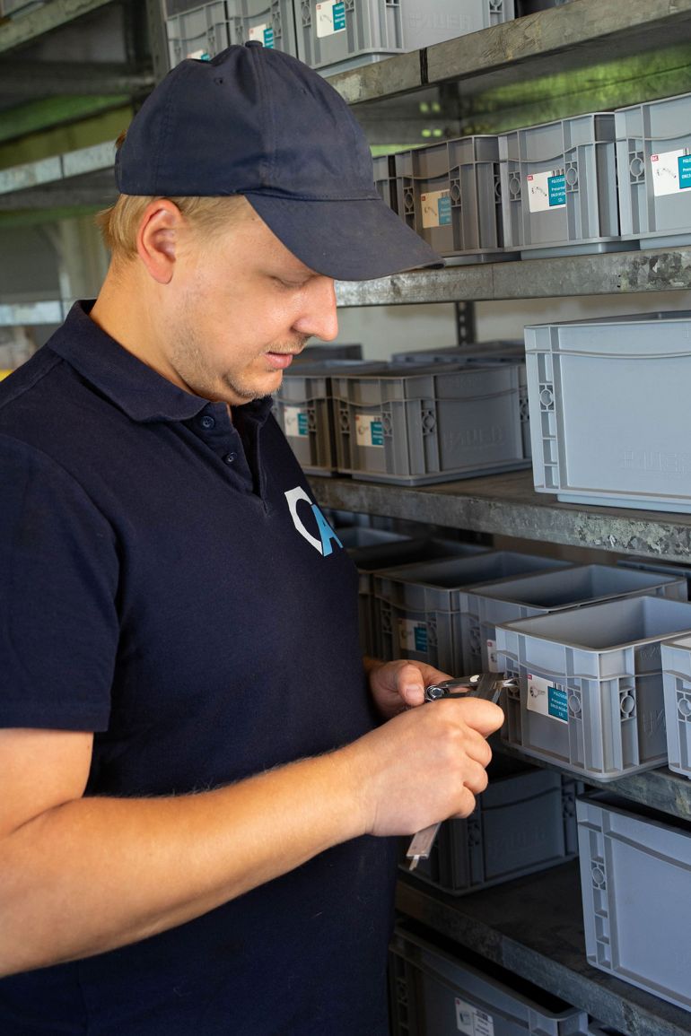 AMA Maschinen Mitarbeiter im Lager