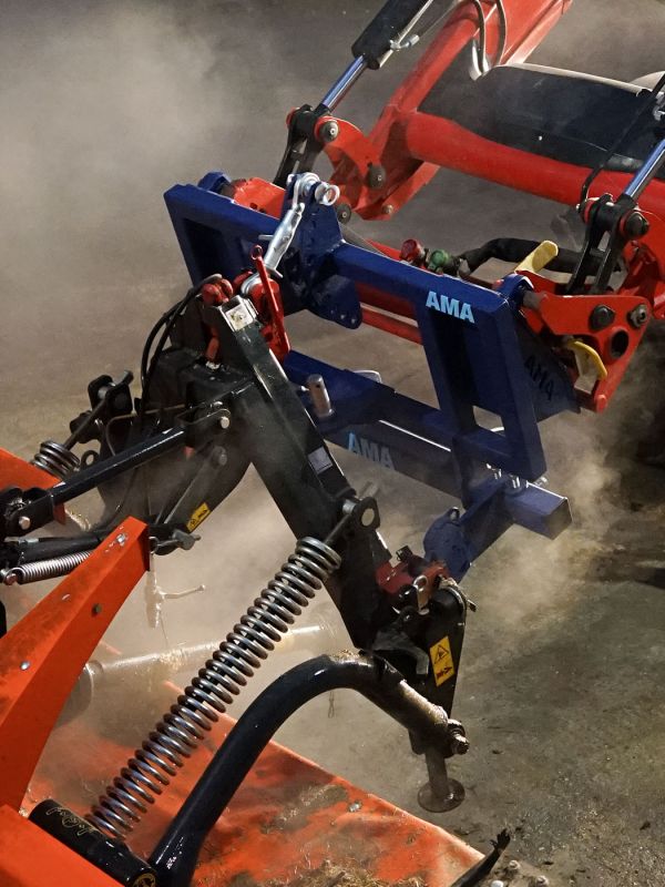 Adapterrahmen mit Euroadapter auf Dreipunktadapter